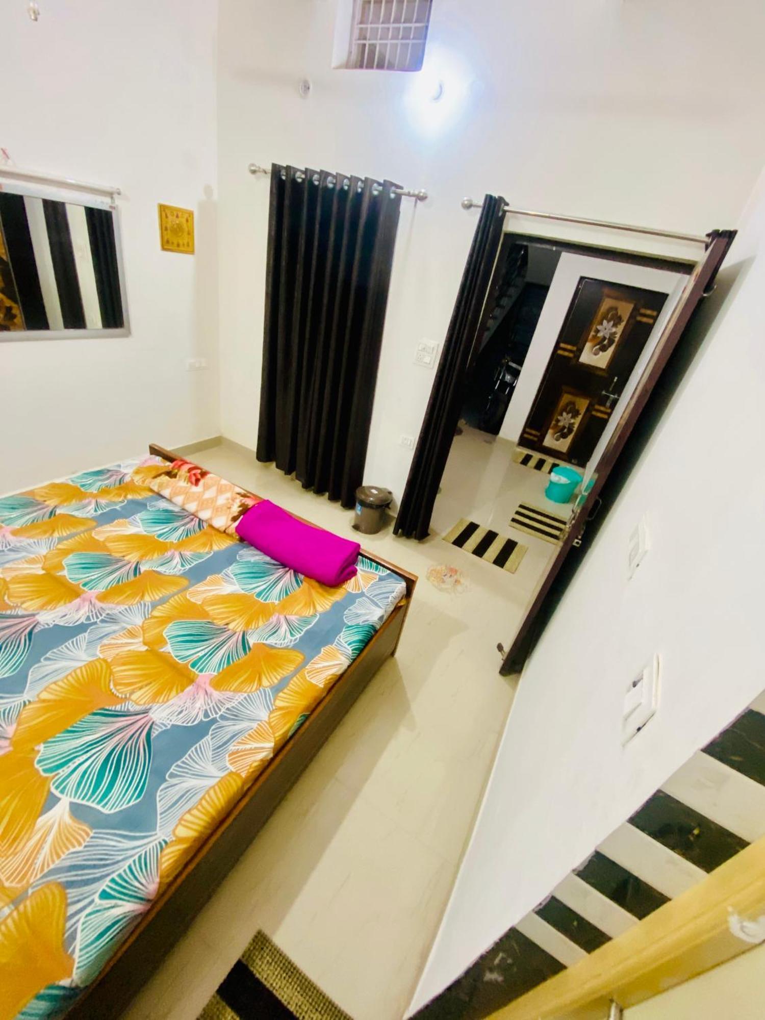 Nirupam Sadan Homestay Vrindavan Luaran gambar
