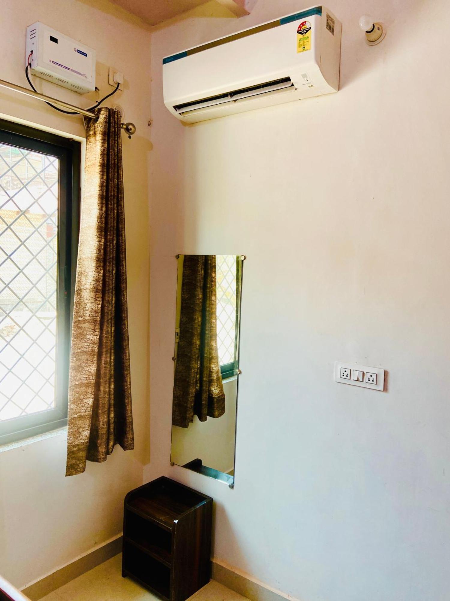 Nirupam Sadan Homestay Vrindavan Luaran gambar