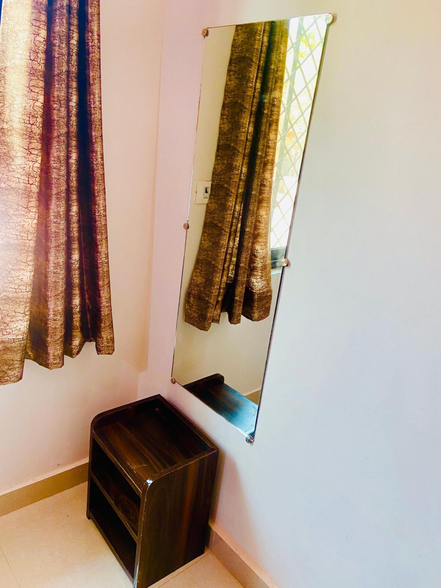 Nirupam Sadan Homestay Vrindavan Luaran gambar